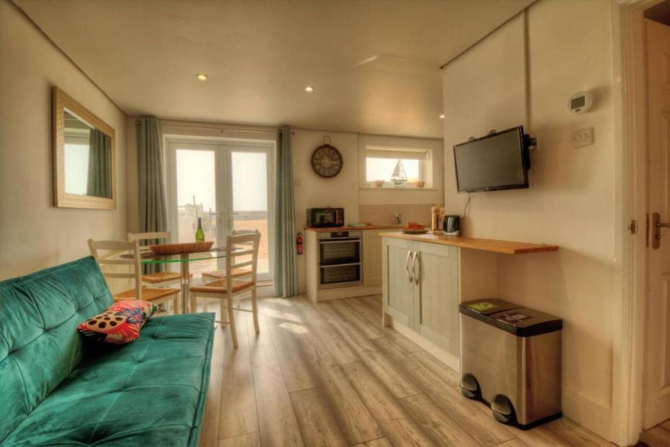 Air Maison - Solent View Beachfront Apartment South Hayling Eksteriør billede