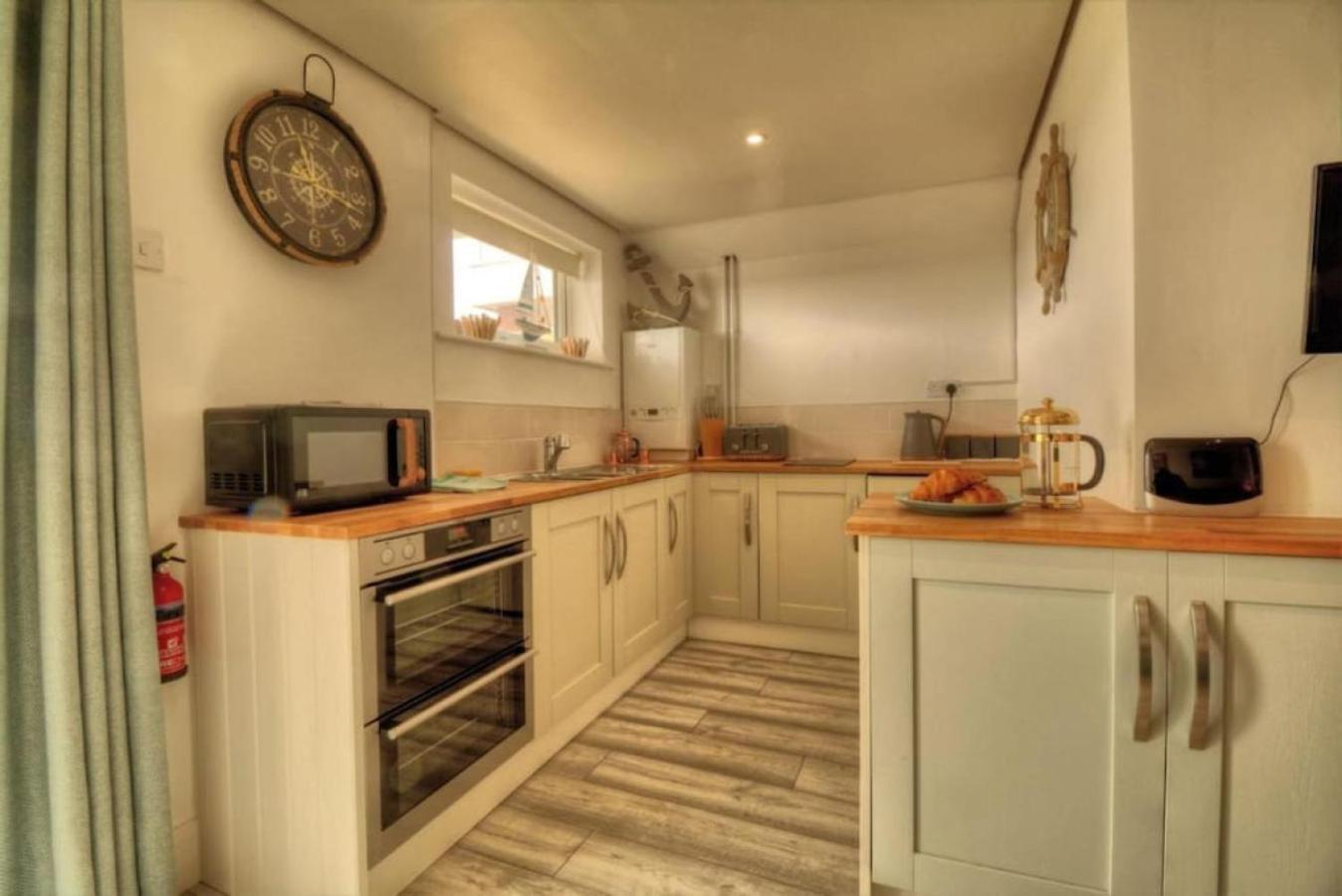 Air Maison - Solent View Beachfront Apartment South Hayling Eksteriør billede